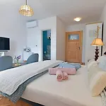 Apartment Harmony With A Magical Seaview