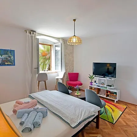 Apartment Harmony With A Magical Seaview *